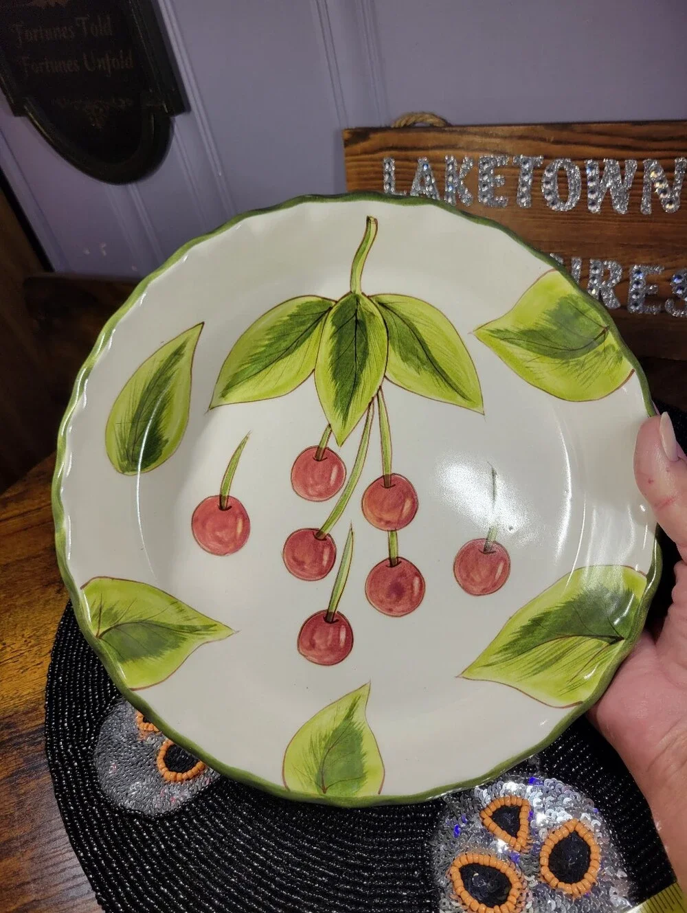 Laurie Gates 1999 cherry pattern Quiche/pie dish